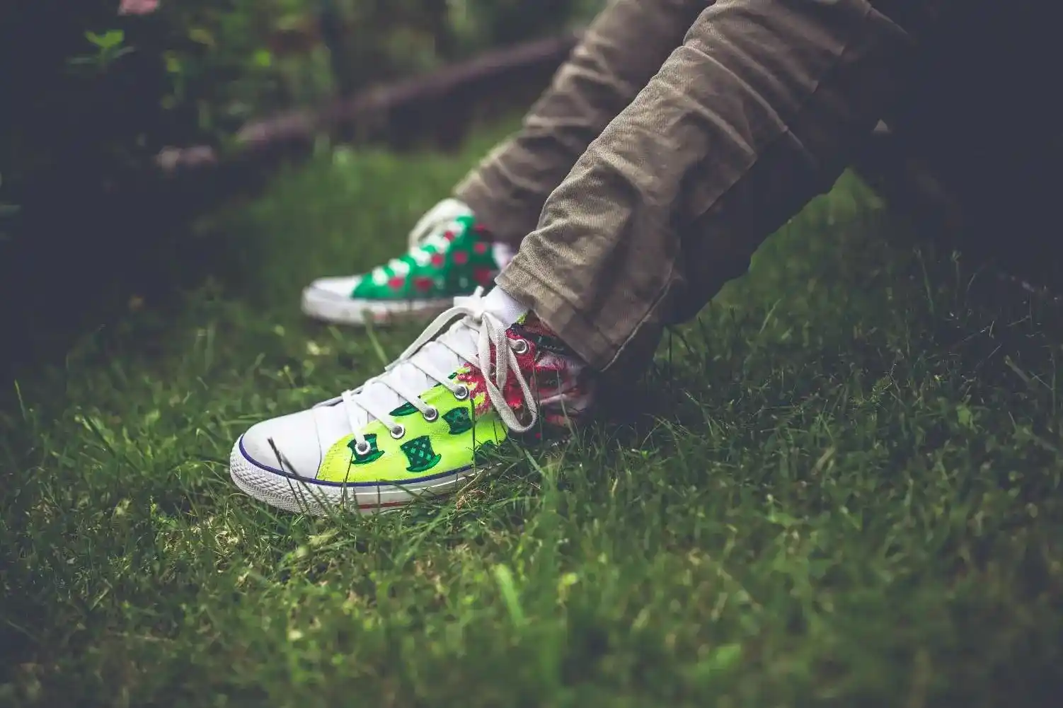 Seasonal Styling: Sneakers for Summer vs. Winter Looks