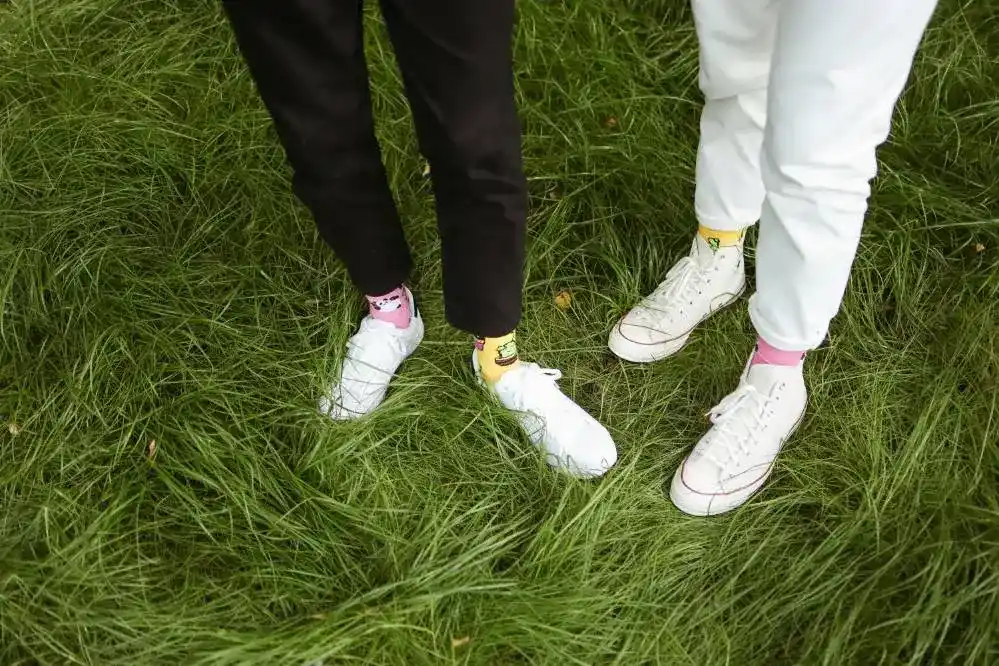 Best Outfits to Style with White Sneakers